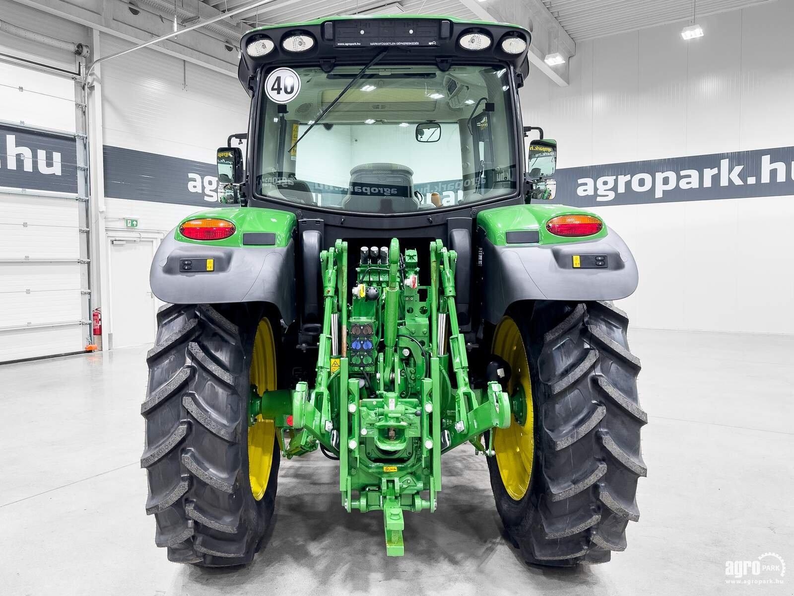 Traktor typu John Deere 6120R TLS, Gebrauchtmaschine w Csengele (Zdjęcie 5)