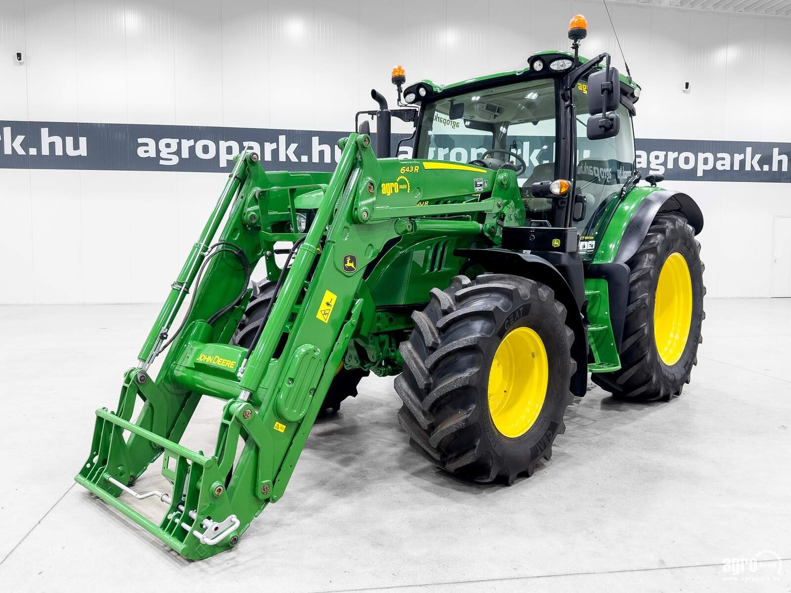 Traktor typu John Deere 6120R TLS, Gebrauchtmaschine w Csengele (Zdjęcie 1)