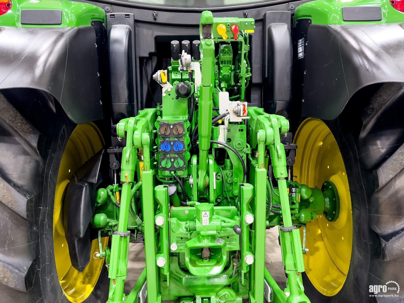 Traktor van het type John Deere 6120R TLS, Gebrauchtmaschine in Csengele (Foto 7)