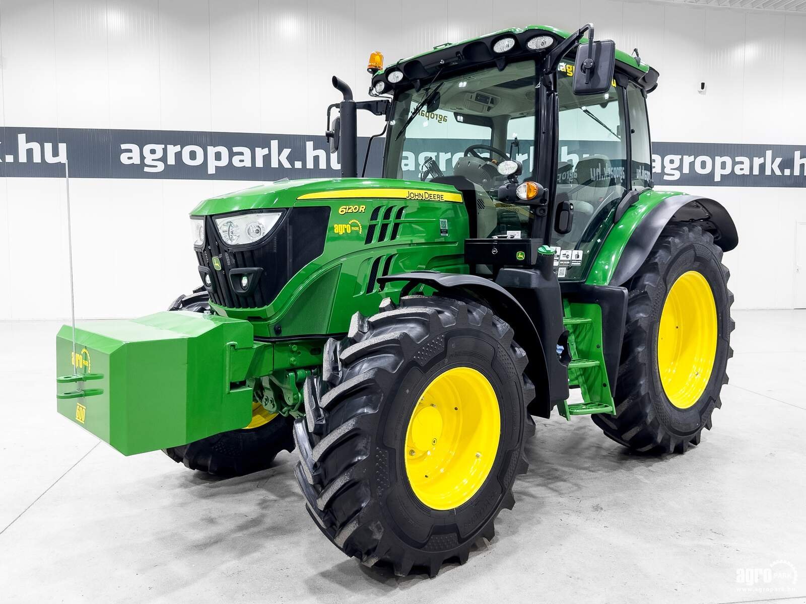 Traktor typu John Deere 6120R, Gebrauchtmaschine w Csengele (Zdjęcie 1)