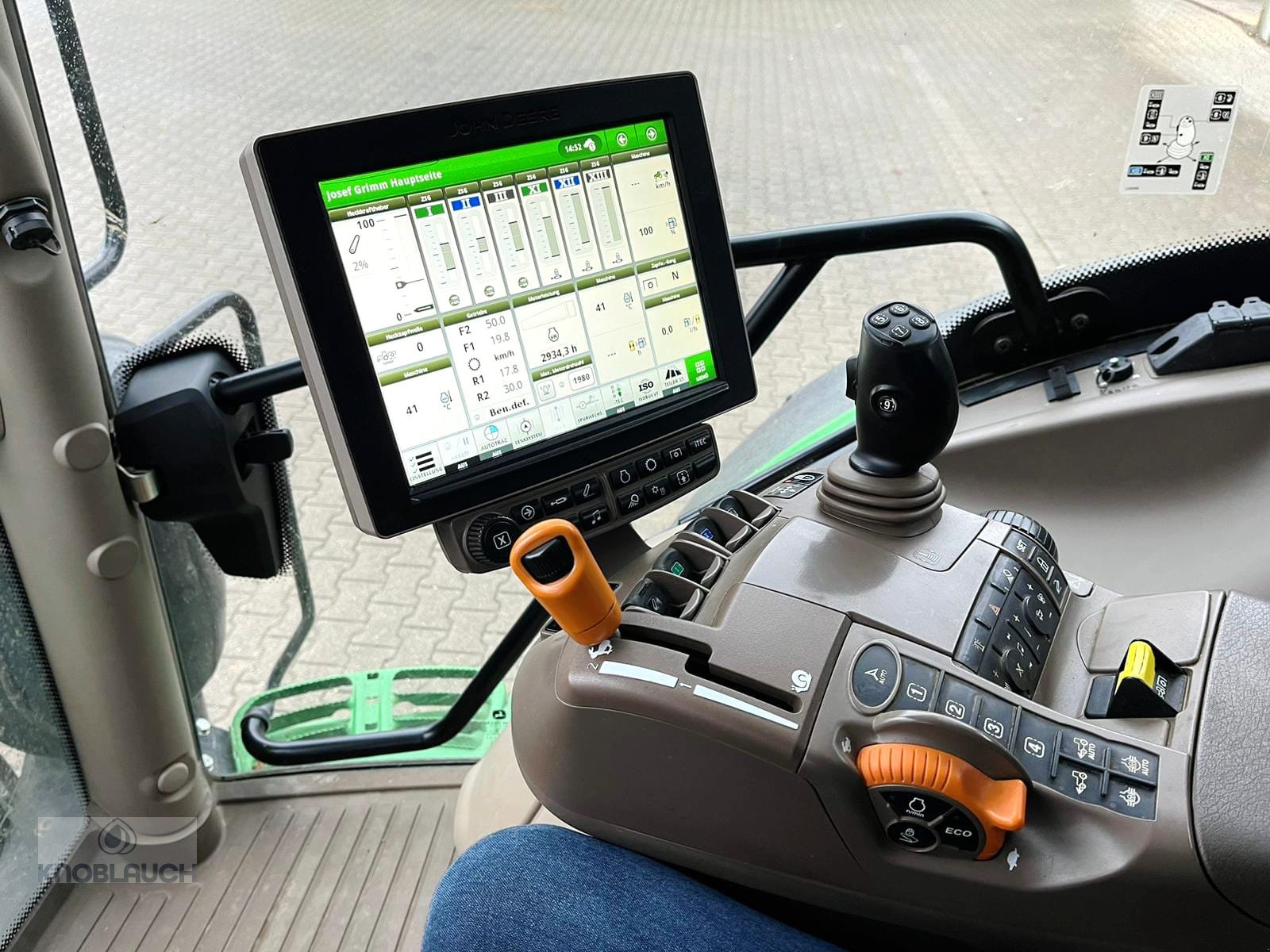 Traktor от тип John Deere 6120R, Gebrauchtmaschine в Immendingen (Снимка 8)