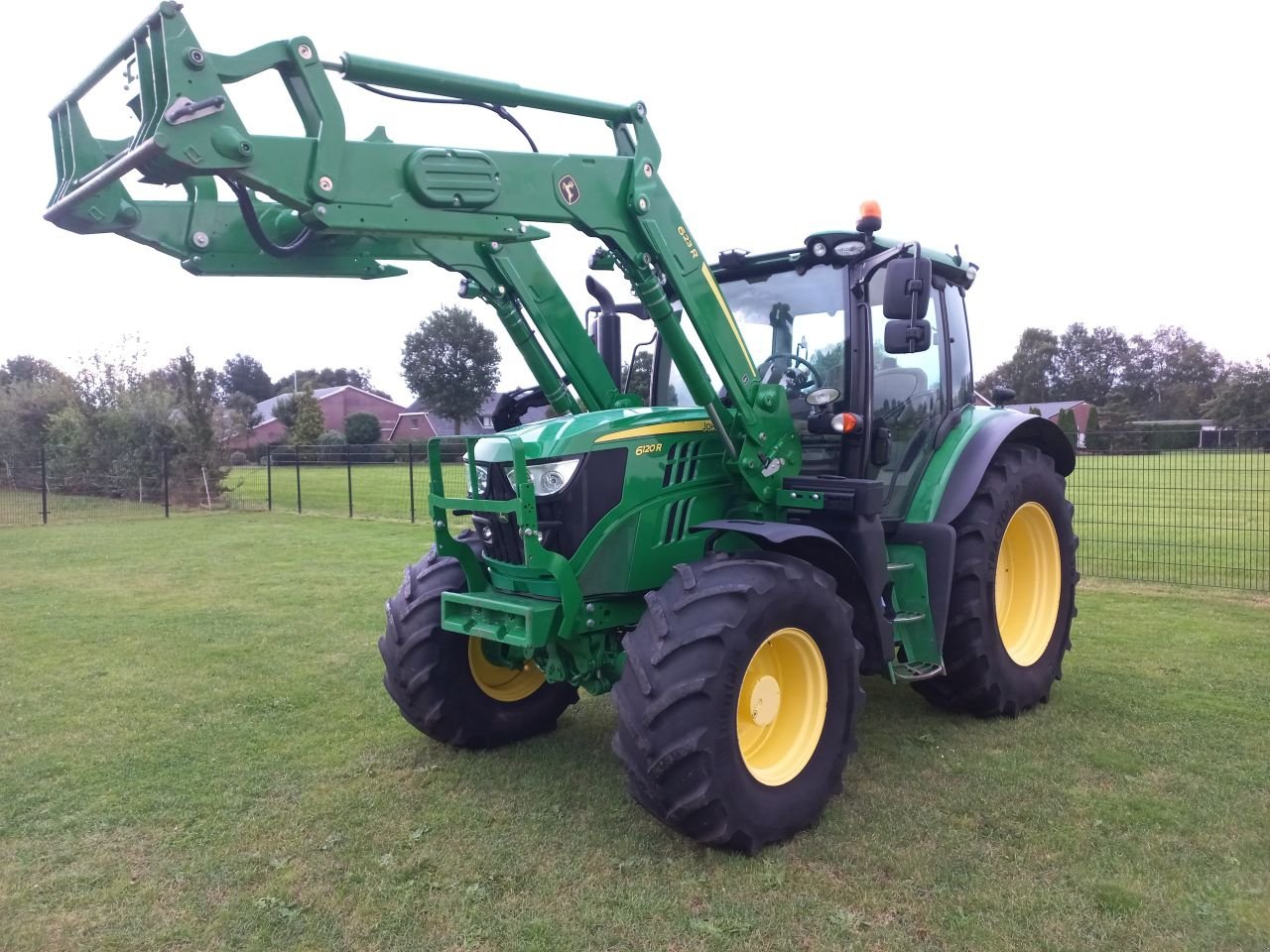 Traktor van het type John Deere 6120R, Gebrauchtmaschine in Daarle (Foto 9)