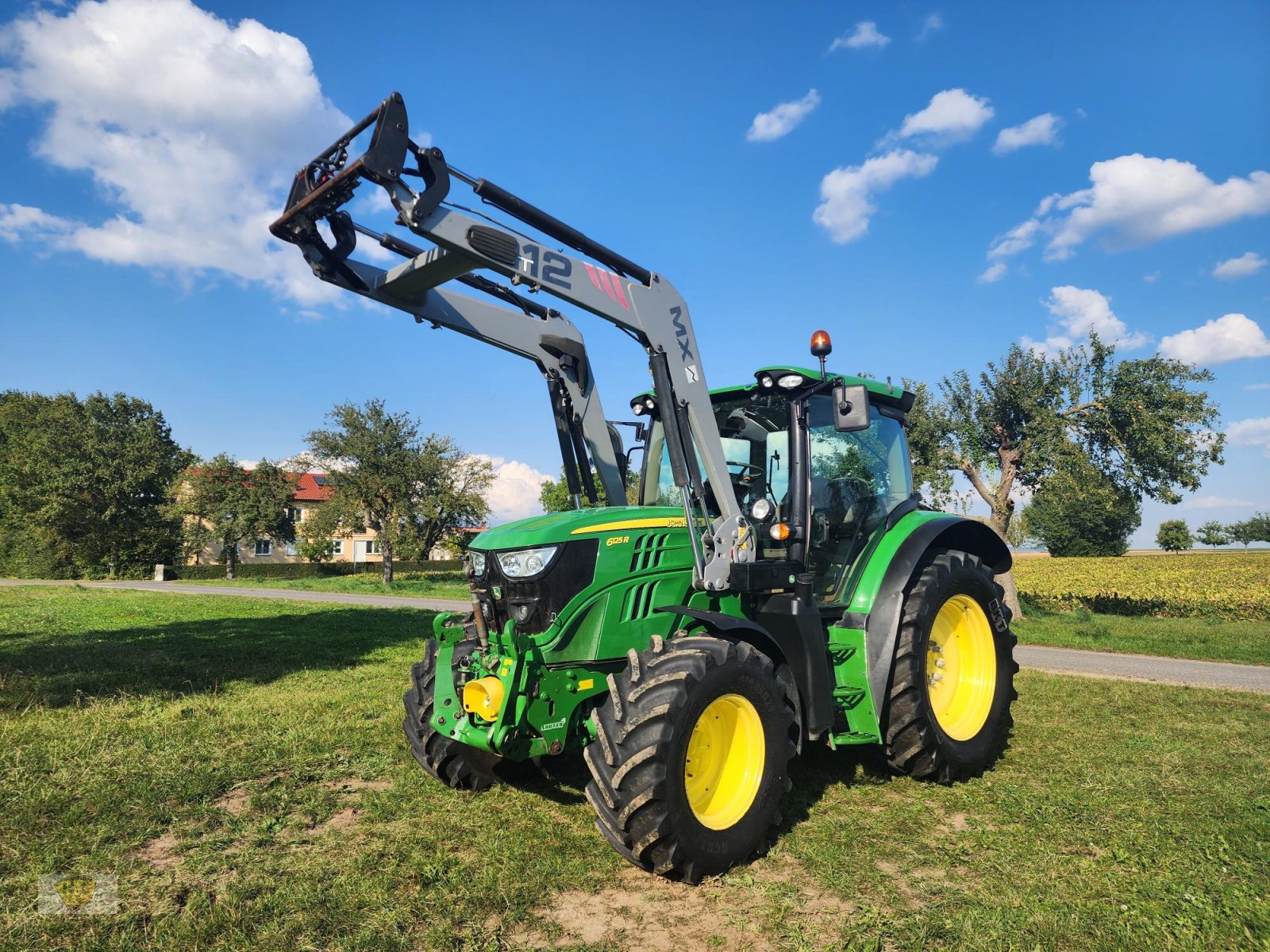 Traktor van het type John Deere 6125R AutoPowr Frontlader, Gebrauchtmaschine in Willanzheim (Foto 1)