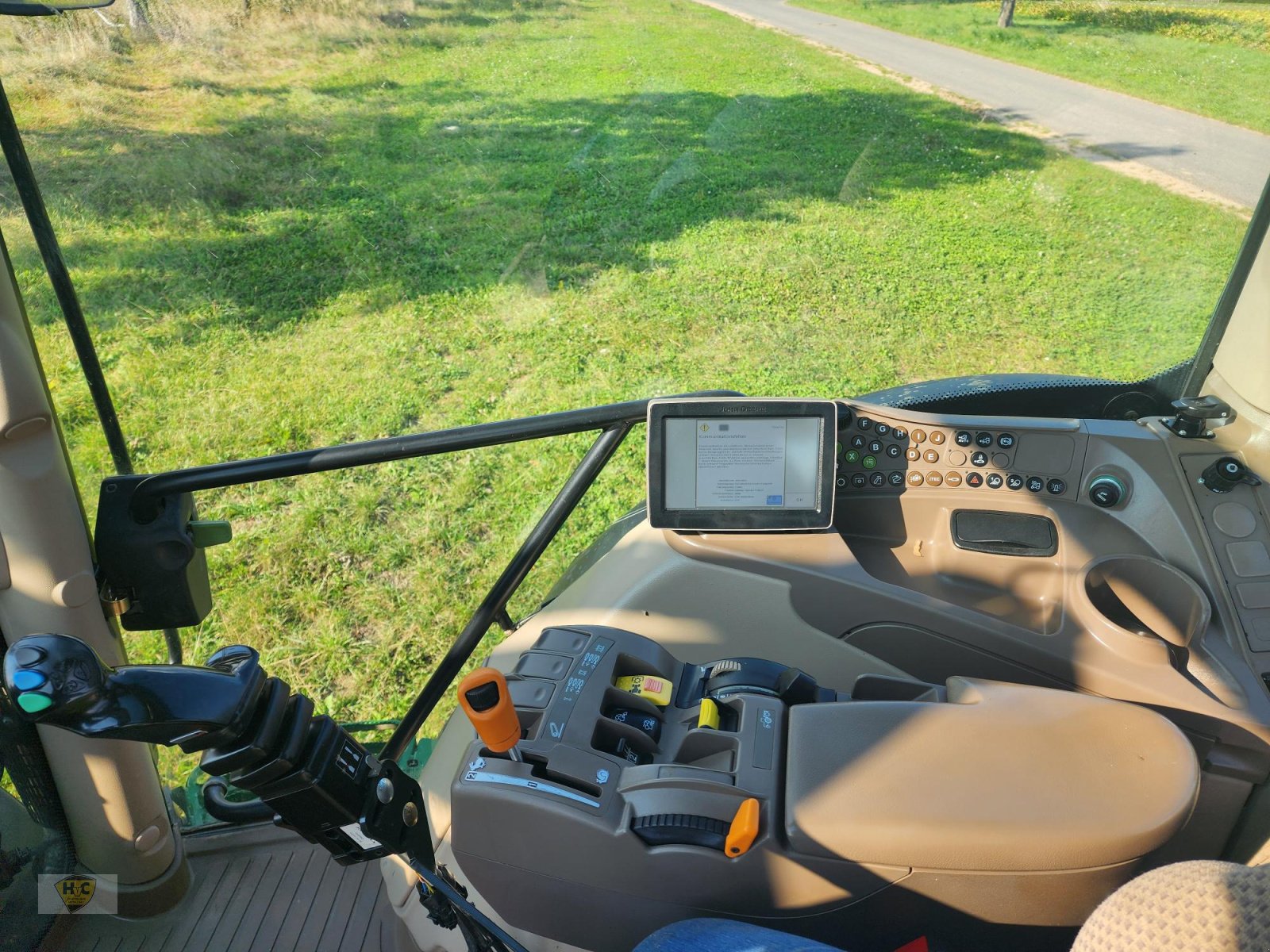 Traktor van het type John Deere 6125R AutoPowr Frontlader, Gebrauchtmaschine in Willanzheim (Foto 12)