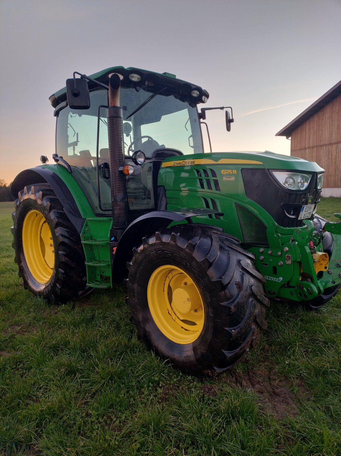 Traktor типа John Deere 6125R, Gebrauchtmaschine в Neuching (Фотография 1)