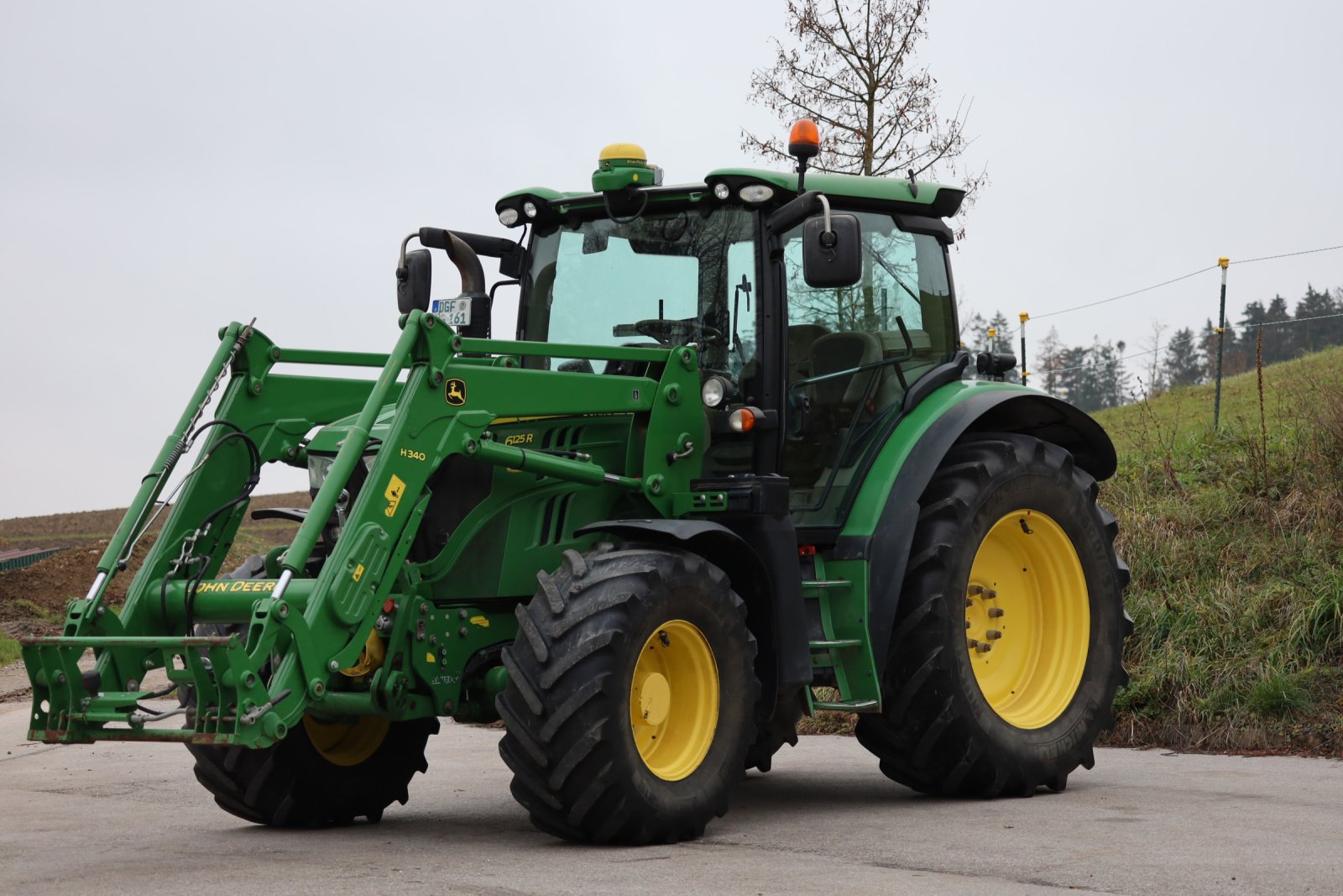 Traktor des Typs John Deere 6125R, Gebrauchtmaschine in Pilsting (Bild 1)