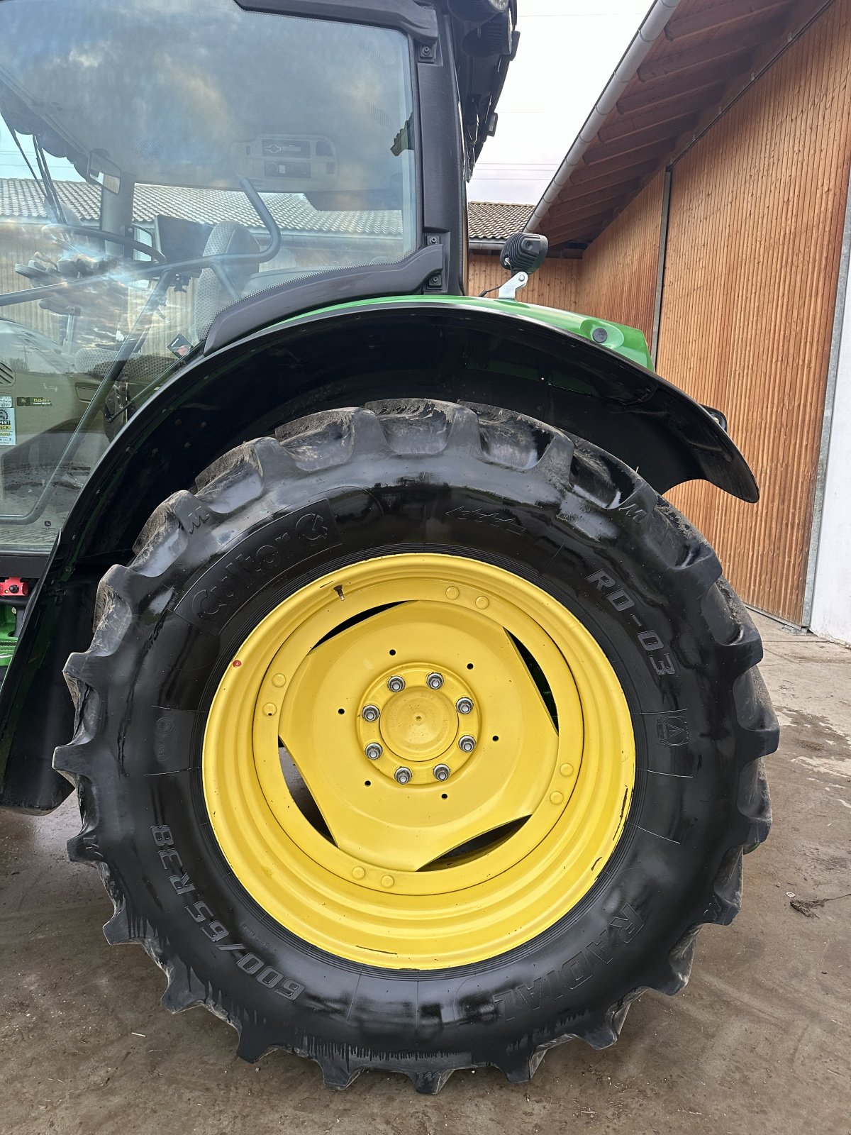 Traktor a típus John Deere 6125R, Gebrauchtmaschine ekkor: Stephanskirchen (Kép 9)