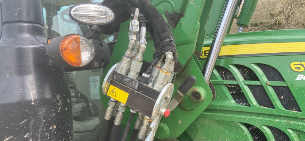Traktor του τύπου John Deere 6130 R + CHARGEUR . APPELER LE 06.19.69.01.65, Gebrauchtmaschine σε UZERCHE (Φωτογραφία 9)