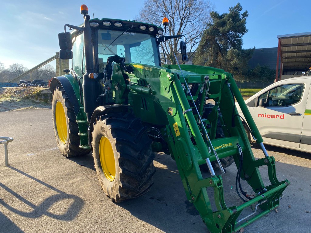 Traktor от тип John Deere 6130 R + CHARGEUR + AUTOGUIDAGE, Gebrauchtmaschine в BELLAC (Снимка 1)