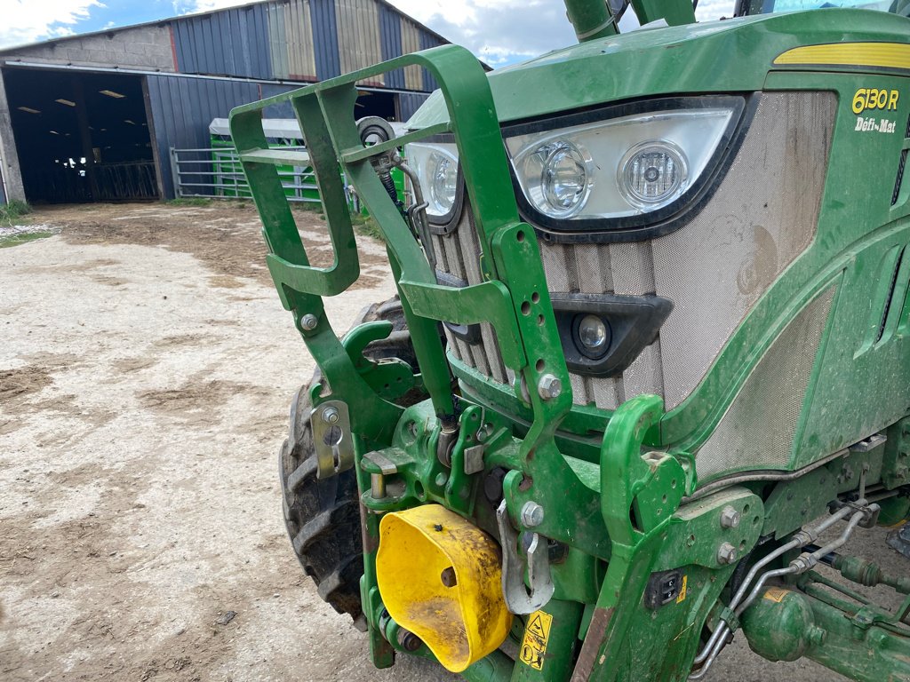 Traktor typu John Deere 6130 R + CHARGEUR . AUTOPOWER, Gebrauchtmaschine w UZERCHE (Zdjęcie 10)