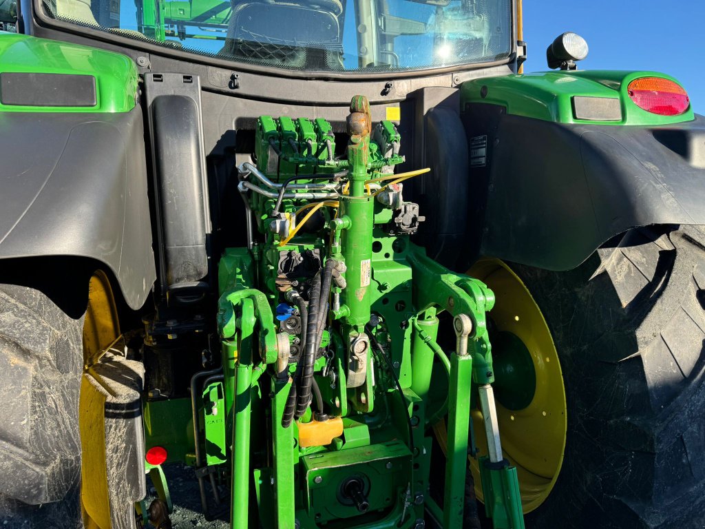 Traktor типа John Deere 6130 R + CHARGEUR . AUTOPOWER, Gebrauchtmaschine в GUERET (Фотография 5)