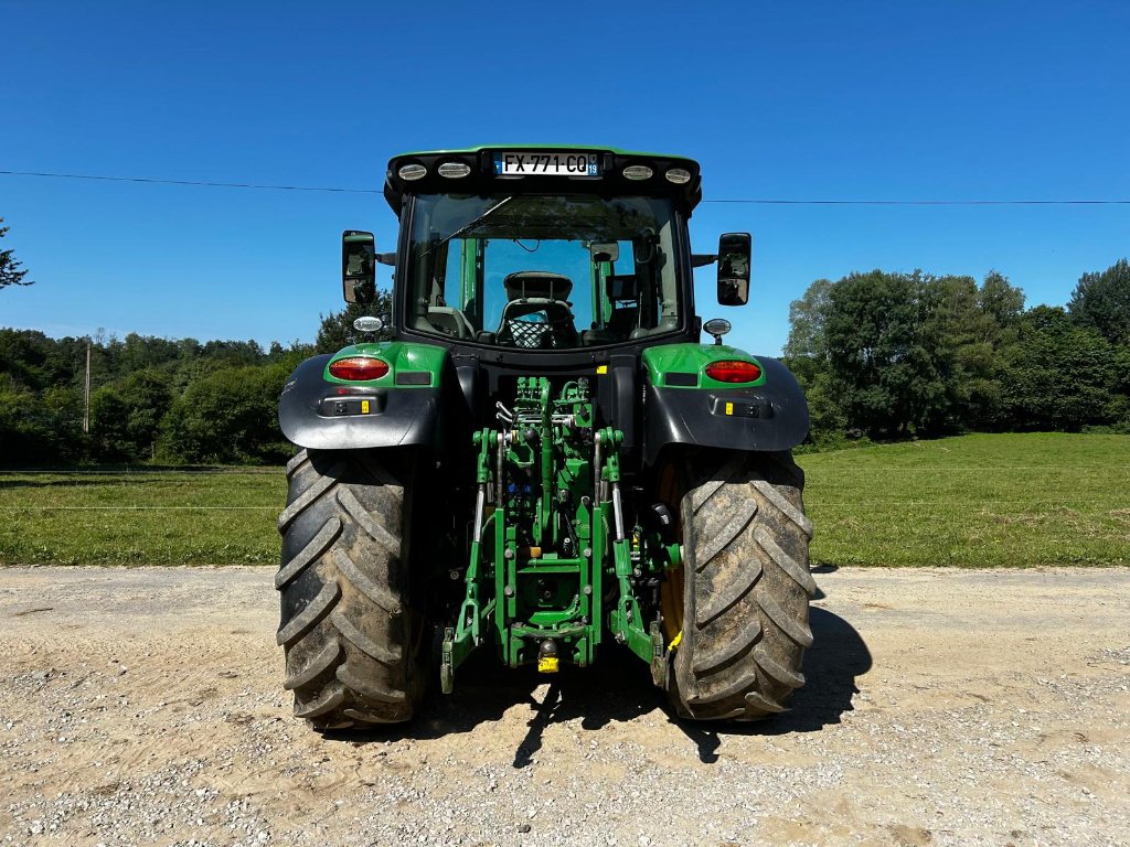 Traktor типа John Deere 6130 R + CHARGEUR . AUTOTRAC, Gebrauchtmaschine в UZERCHE (Фотография 5)