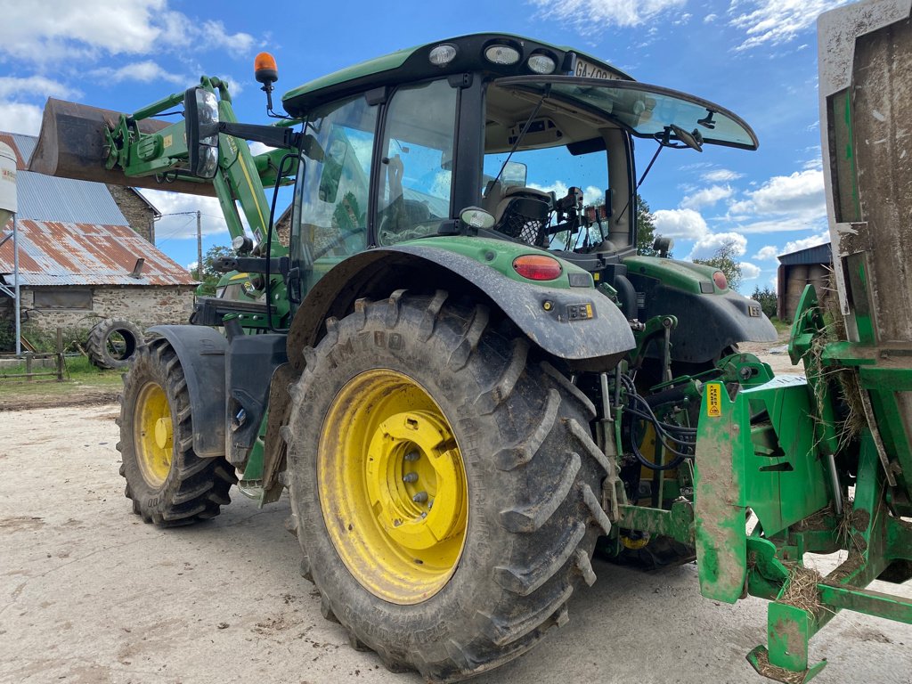 Traktor van het type John Deere 6130 R + CHARGEUR . DESTOCKAGE, Gebrauchtmaschine in MEYMAC (Foto 4)