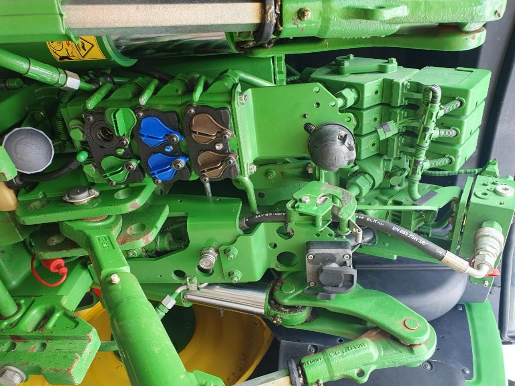 Traktor типа John Deere 6130 R, Gebrauchtmaschine в DOMFRONT (Фотография 4)