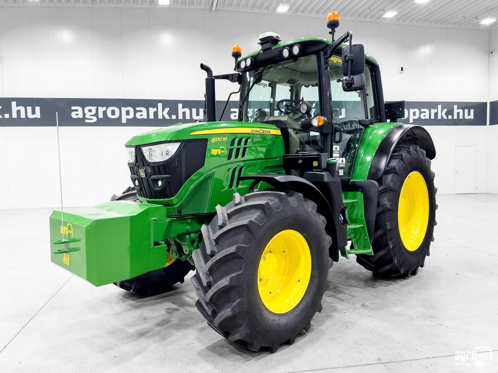 Traktor типа John Deere 6130M, Gebrauchtmaschine в Csengele (Фотография 1)