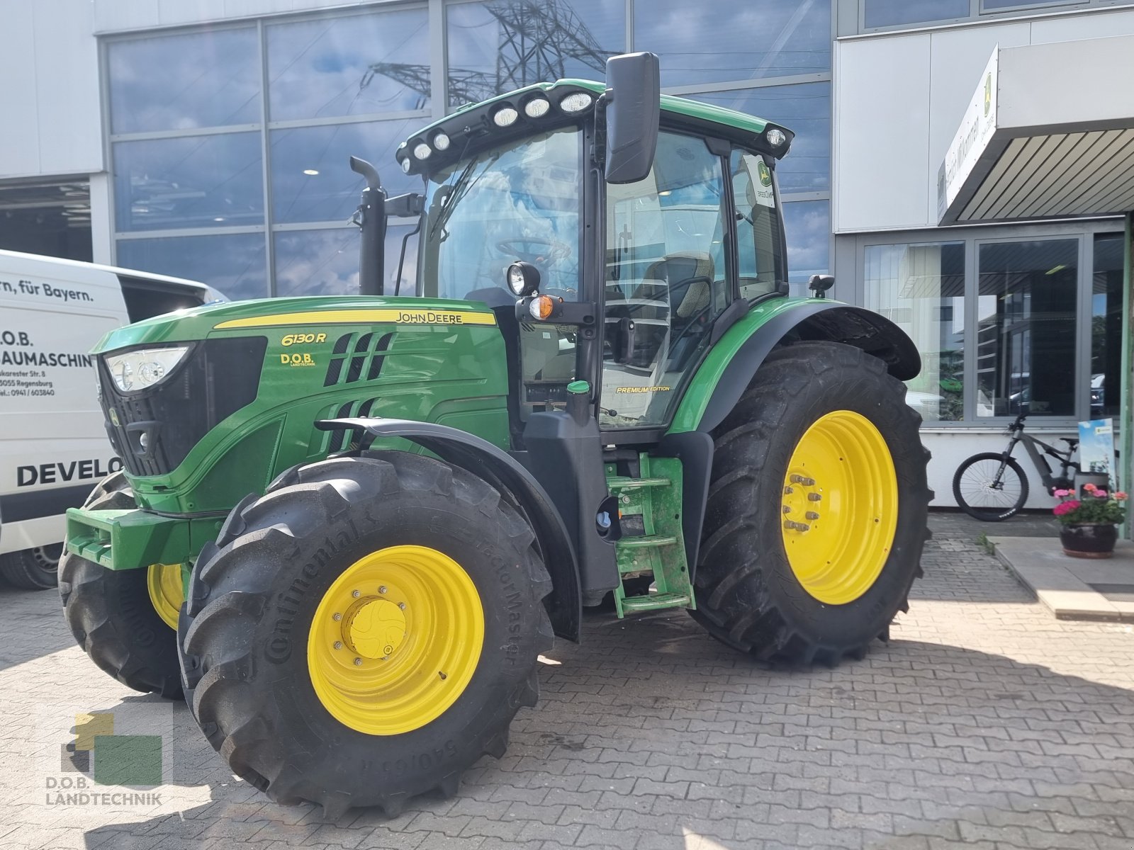 Traktor des Typs John Deere 6130R 6130 R, Gebrauchtmaschine in Regensburg (Bild 2)