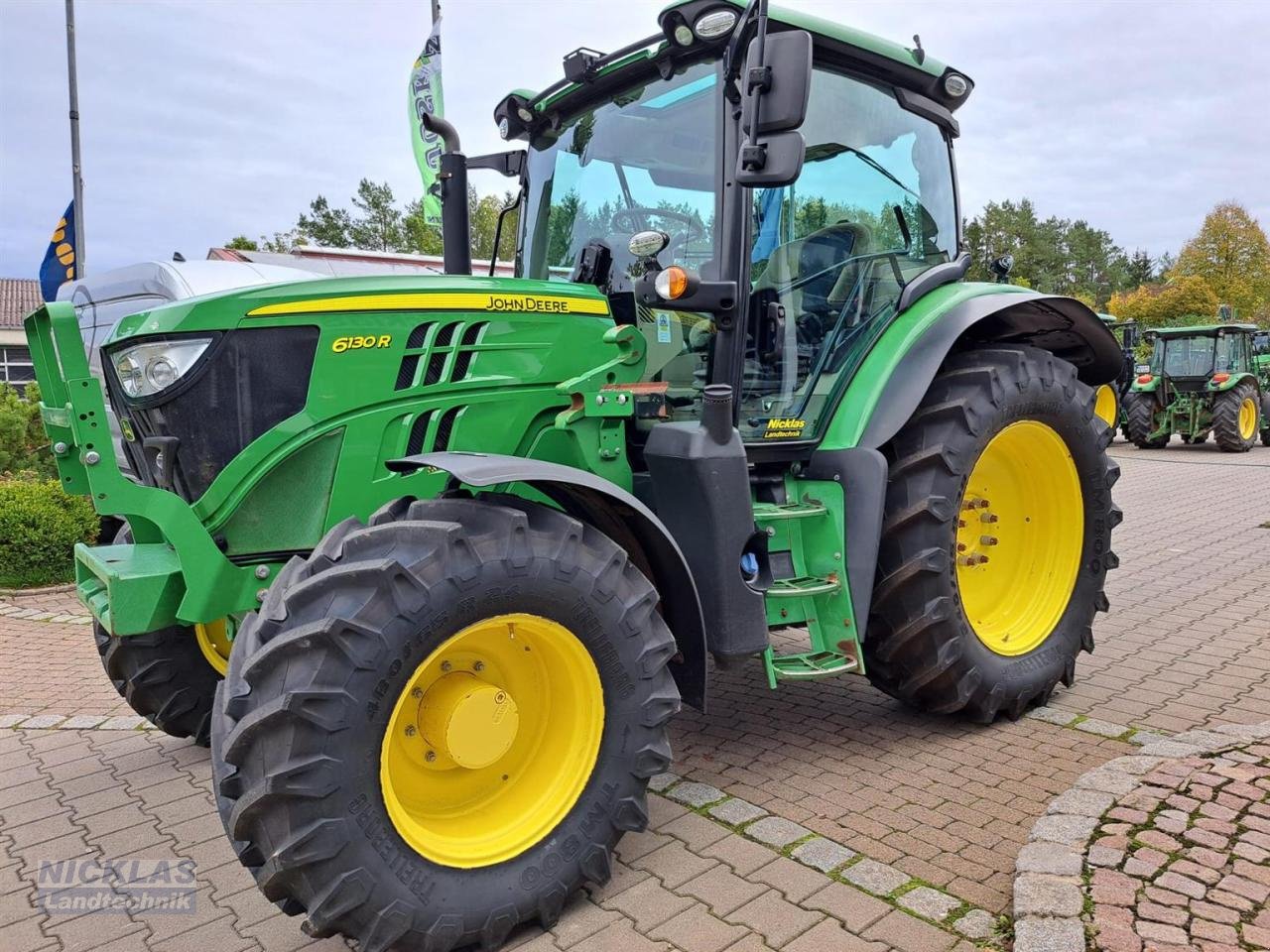 Traktor des Typs John Deere 6130R Premium - Reifen Neu, Gebrauchtmaschine in Schirradorf (Bild 2)