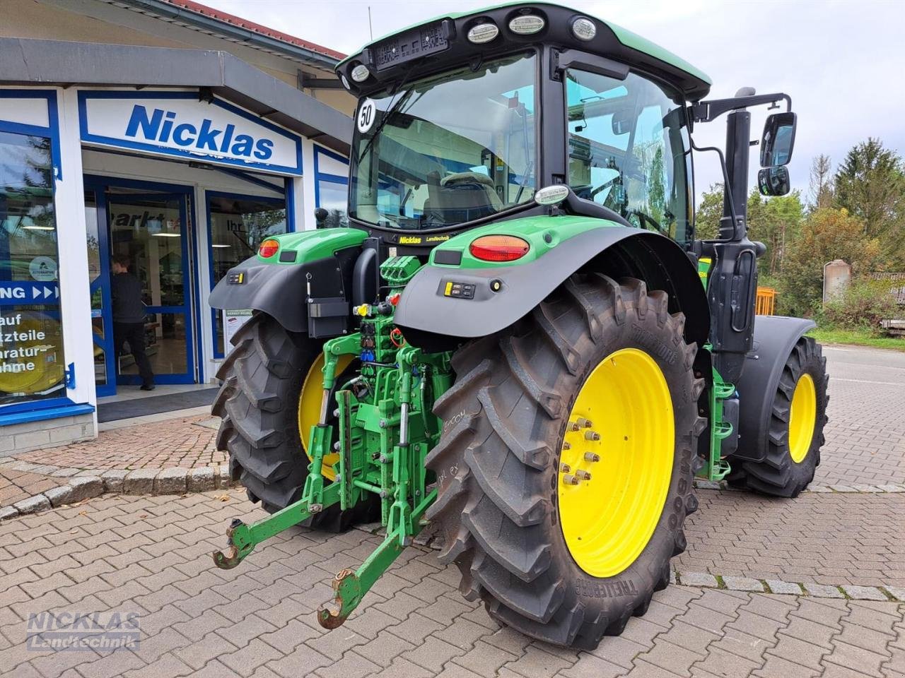 Traktor van het type John Deere 6130R Premium - Reifen Neu, Gebrauchtmaschine in Schirradorf (Foto 4)