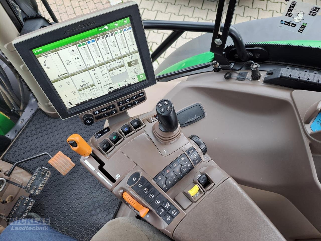 Traktor a típus John Deere 6130R Premium - Reifen Neu, Gebrauchtmaschine ekkor: Schirradorf (Kép 8)