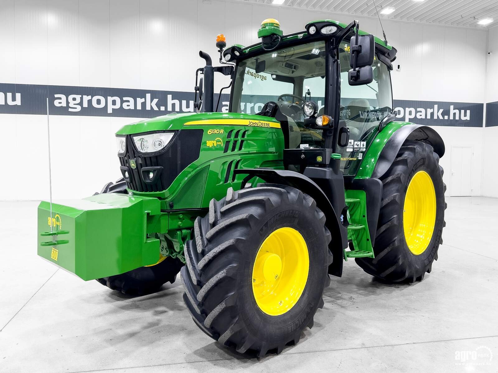 Traktor типа John Deere 6130R, Gebrauchtmaschine в Csengele (Фотография 1)