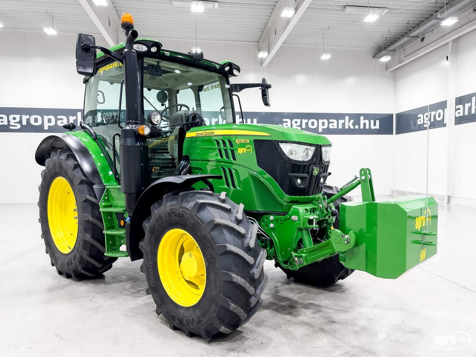 Traktor типа John Deere 6130R, Gebrauchtmaschine в Csengele (Фотография 2)