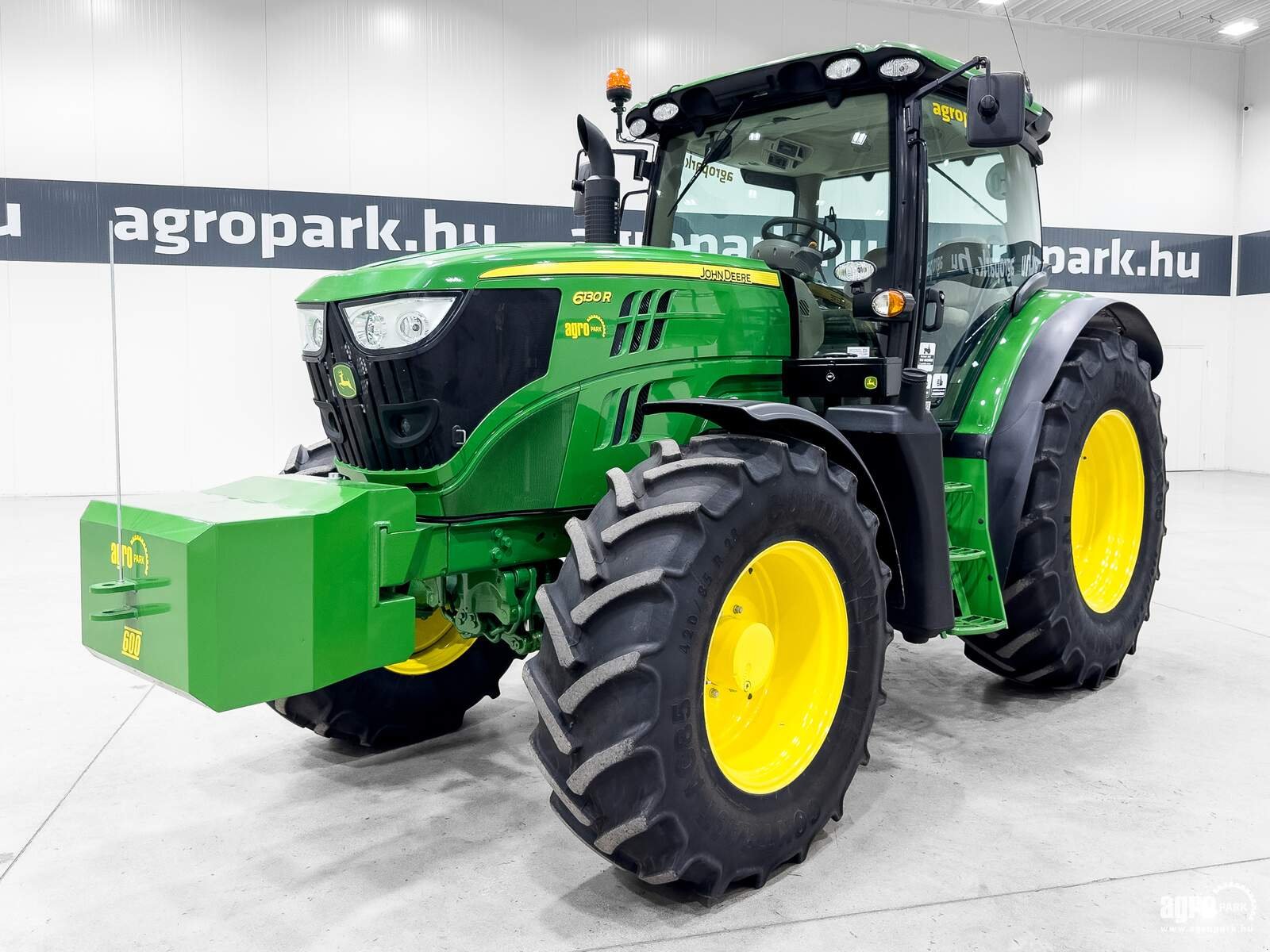 Traktor типа John Deere 6130R, Gebrauchtmaschine в Csengele (Фотография 1)