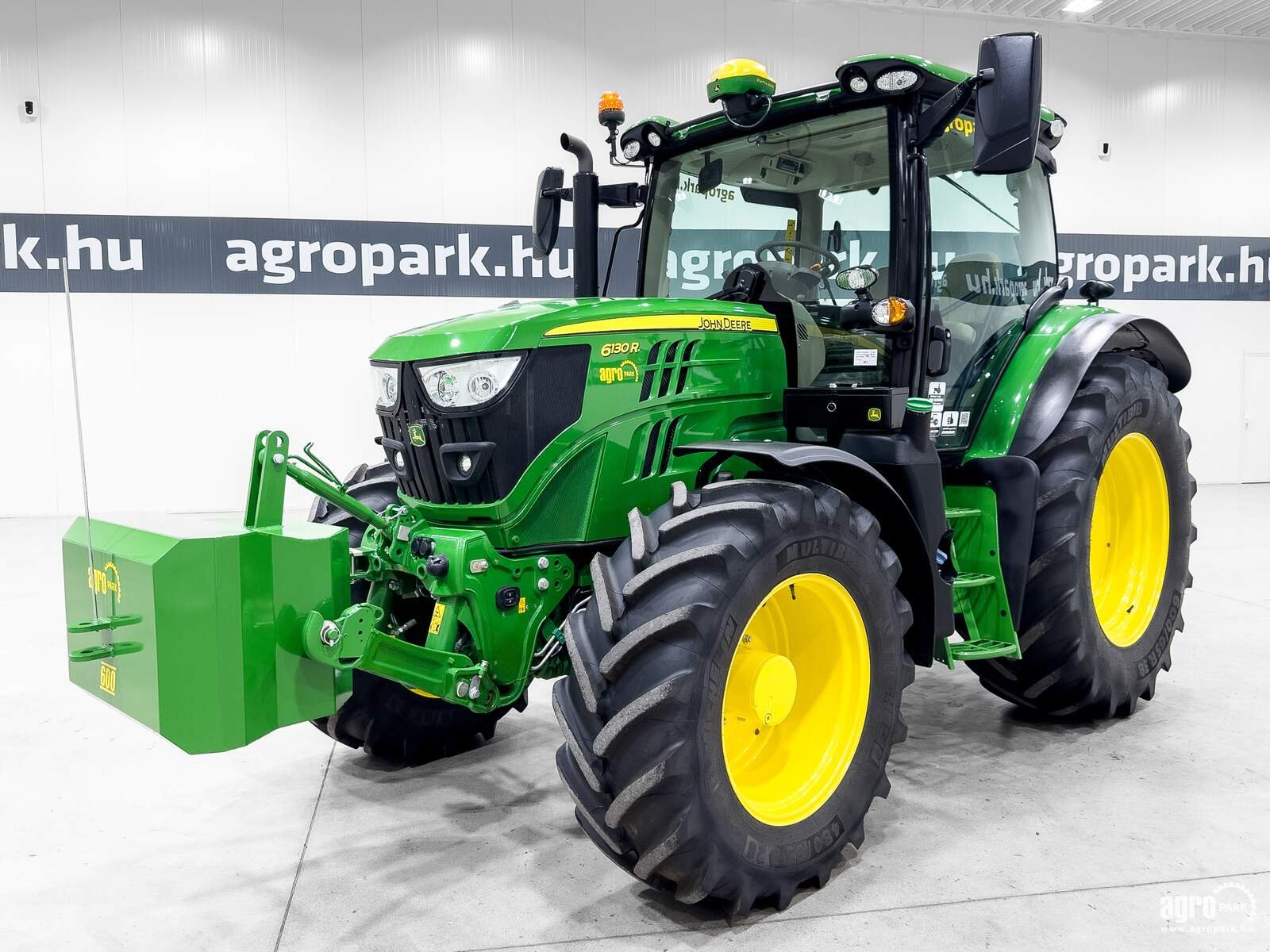 Traktor des Typs John Deere 6130R, Gebrauchtmaschine in Csengele (Bild 1)