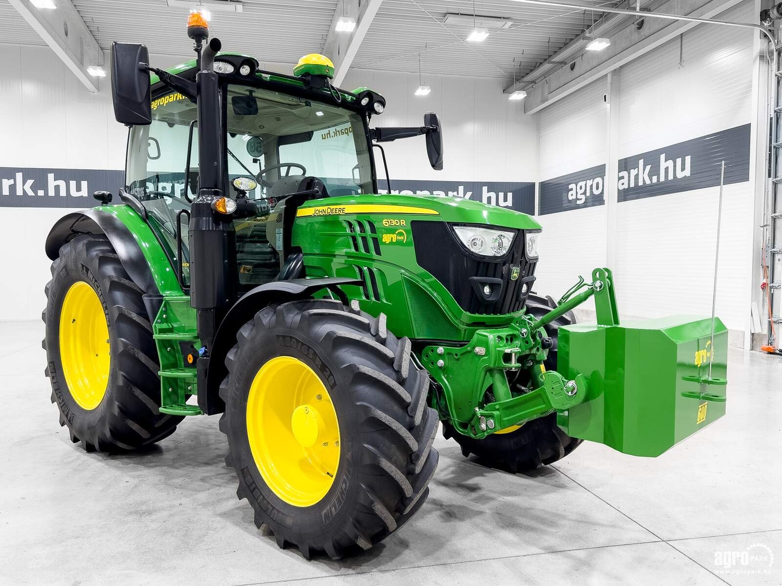 Traktor typu John Deere 6130R, Gebrauchtmaschine w Csengele (Zdjęcie 2)