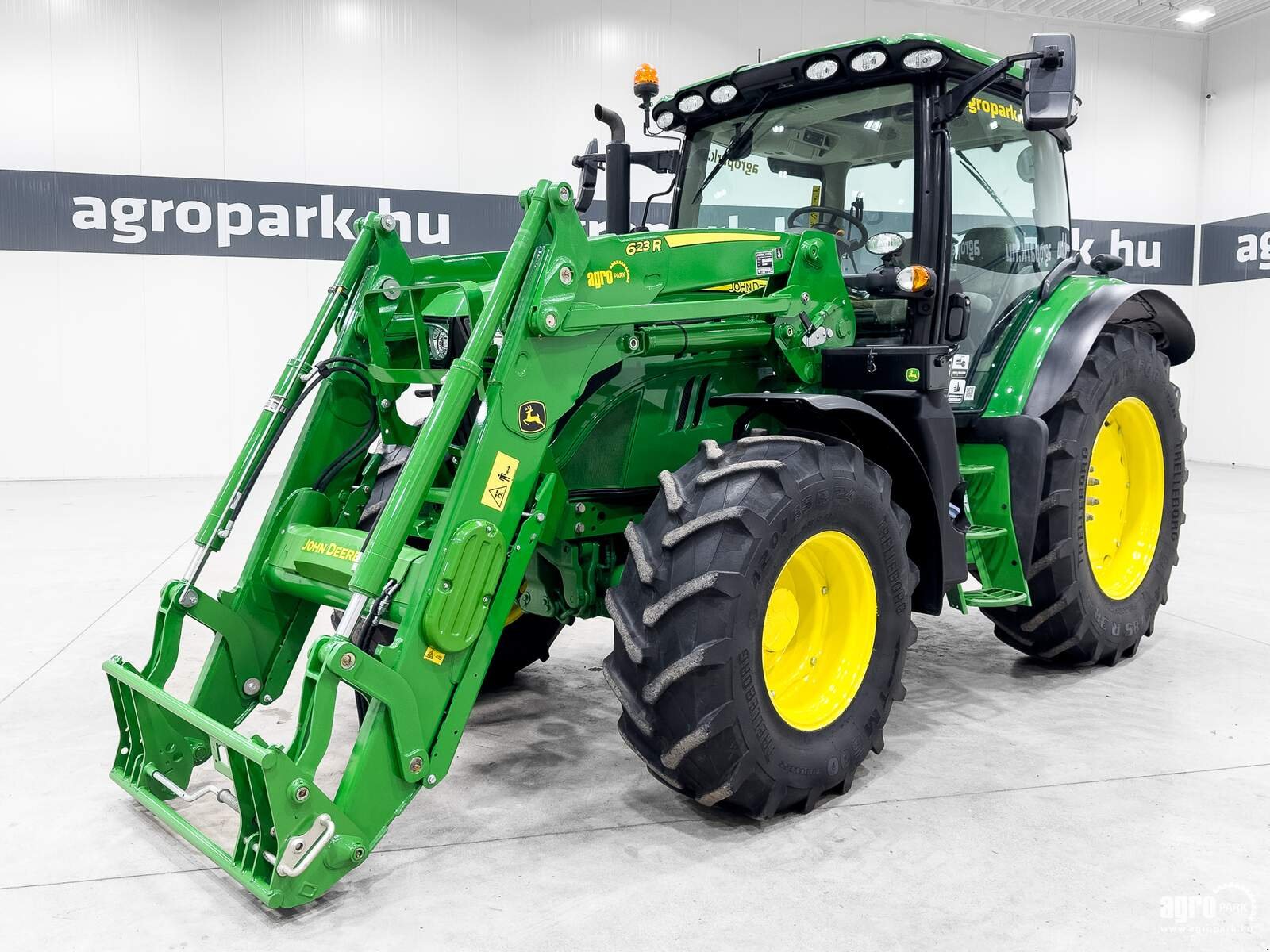 Traktor Türe ait John Deere 6130R, Gebrauchtmaschine içinde Csengele (resim 1)