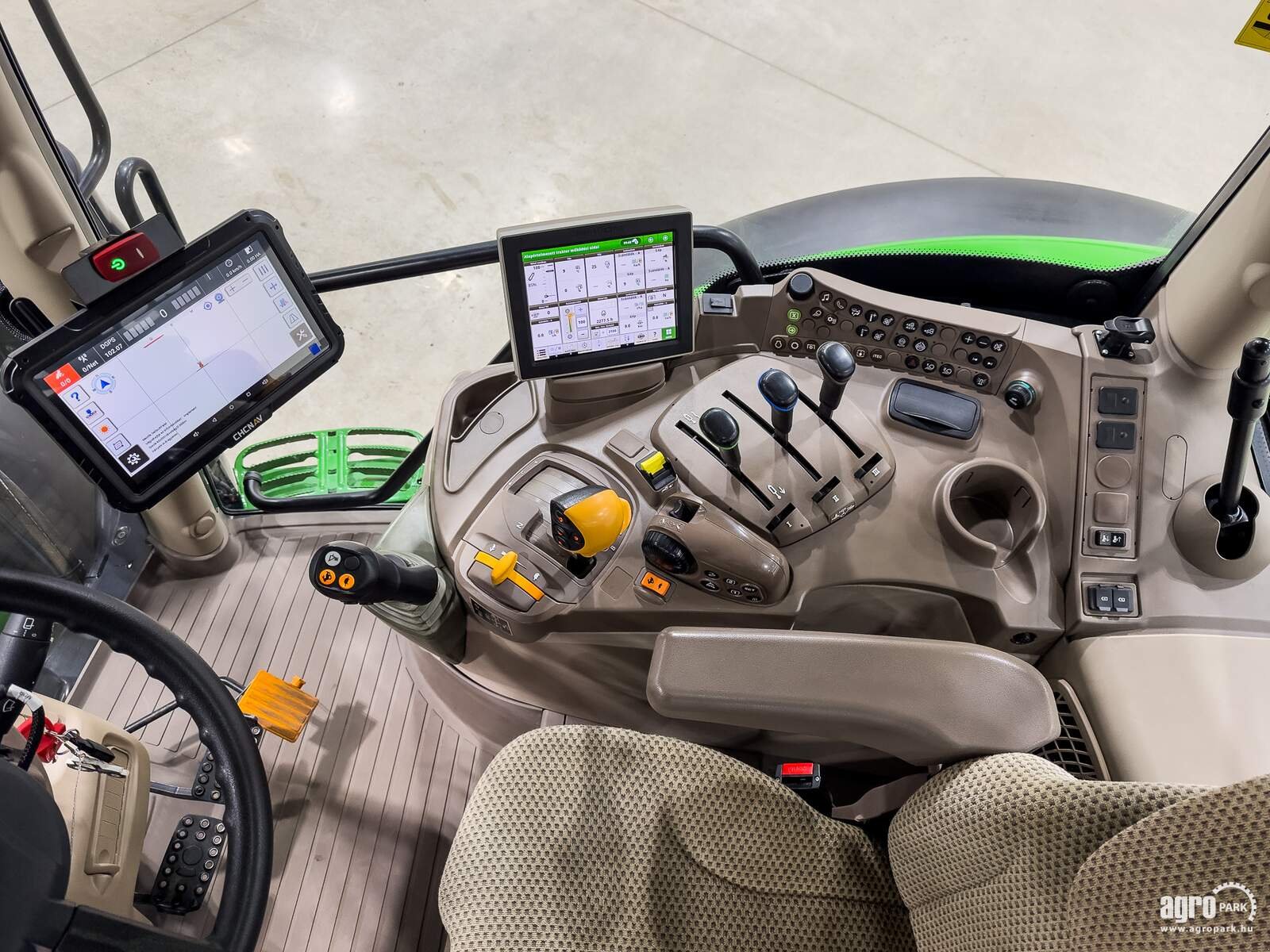 Traktor Türe ait John Deere 6130R, Gebrauchtmaschine içinde Csengele (resim 9)