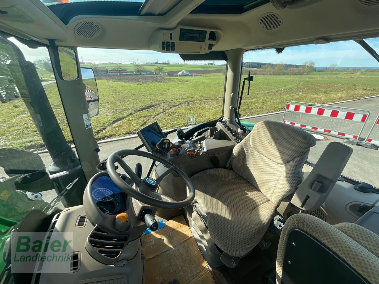 Traktor van het type John Deere 6130R, Gebrauchtmaschine in OBERNDORF-HOCHMOESSINGEN (Foto 6)