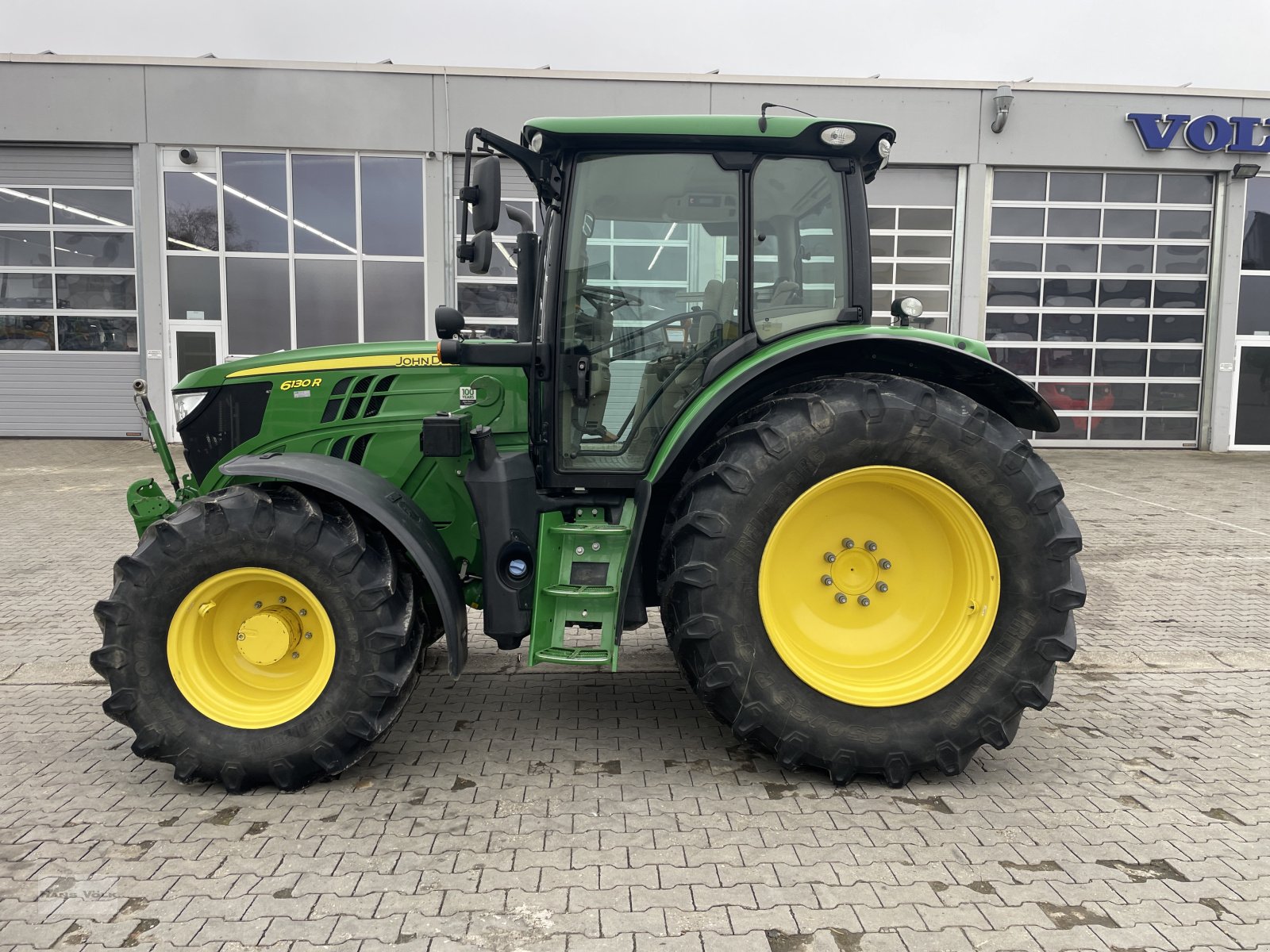 Traktor des Typs John Deere 6130R, Gebrauchtmaschine in Eggenfelden (Bild 4)