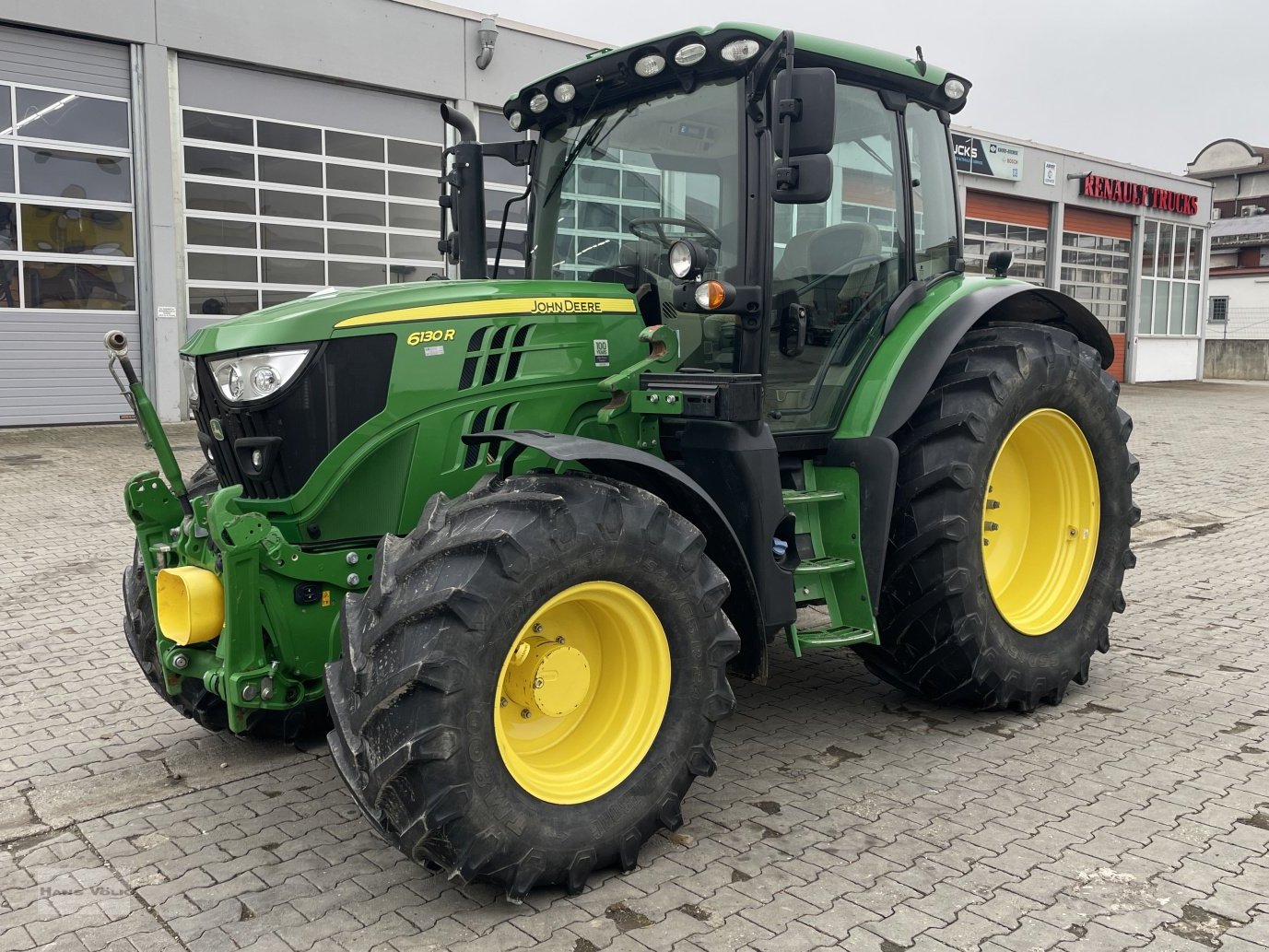 Traktor des Typs John Deere 6130R, Gebrauchtmaschine in Eggenfelden (Bild 1)