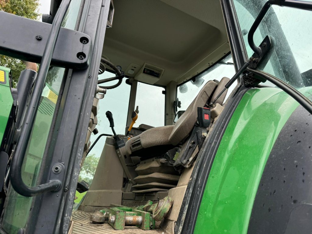 Traktor del tipo John Deere 6135 M, Gebrauchtmaschine In PIERRE BUFFIERE (Immagine 9)