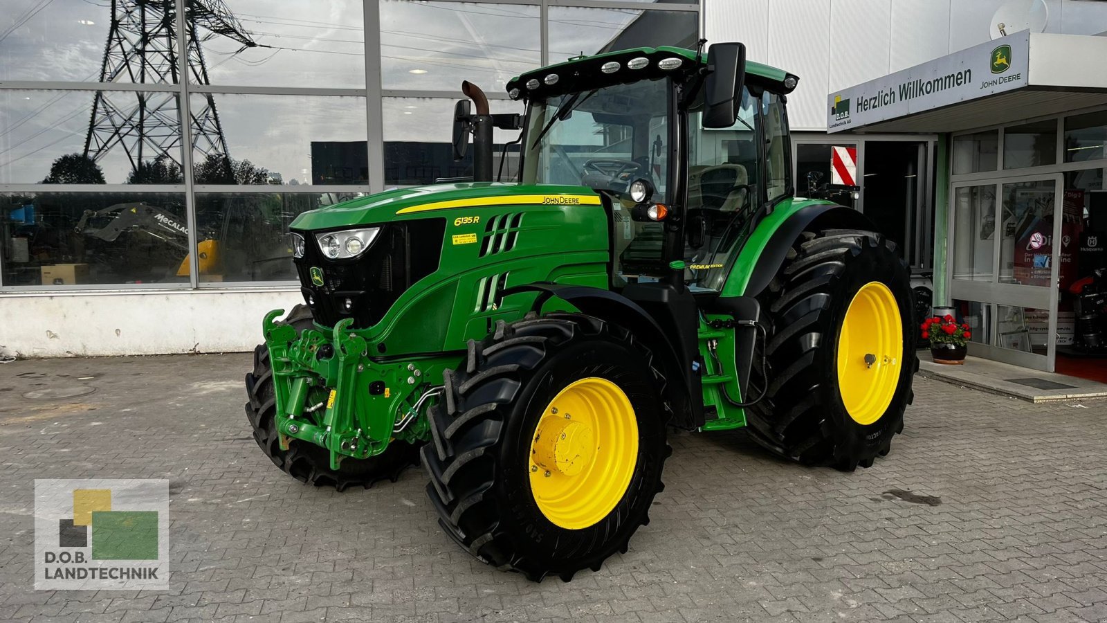 Traktor van het type John Deere 6135 R, Gebrauchtmaschine in Regensburg (Foto 1)