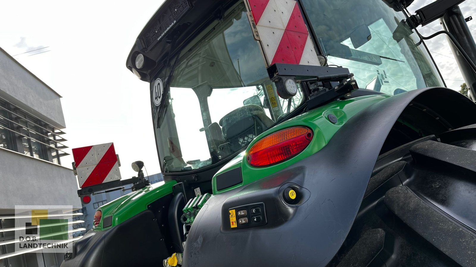 Traktor van het type John Deere 6135 R, Gebrauchtmaschine in Regensburg (Foto 11)