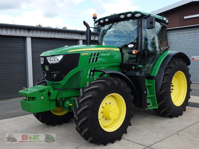 Traktor tipa John Deere 6135 R, Gebrauchtmaschine u Kettenkamp (Slika 1)