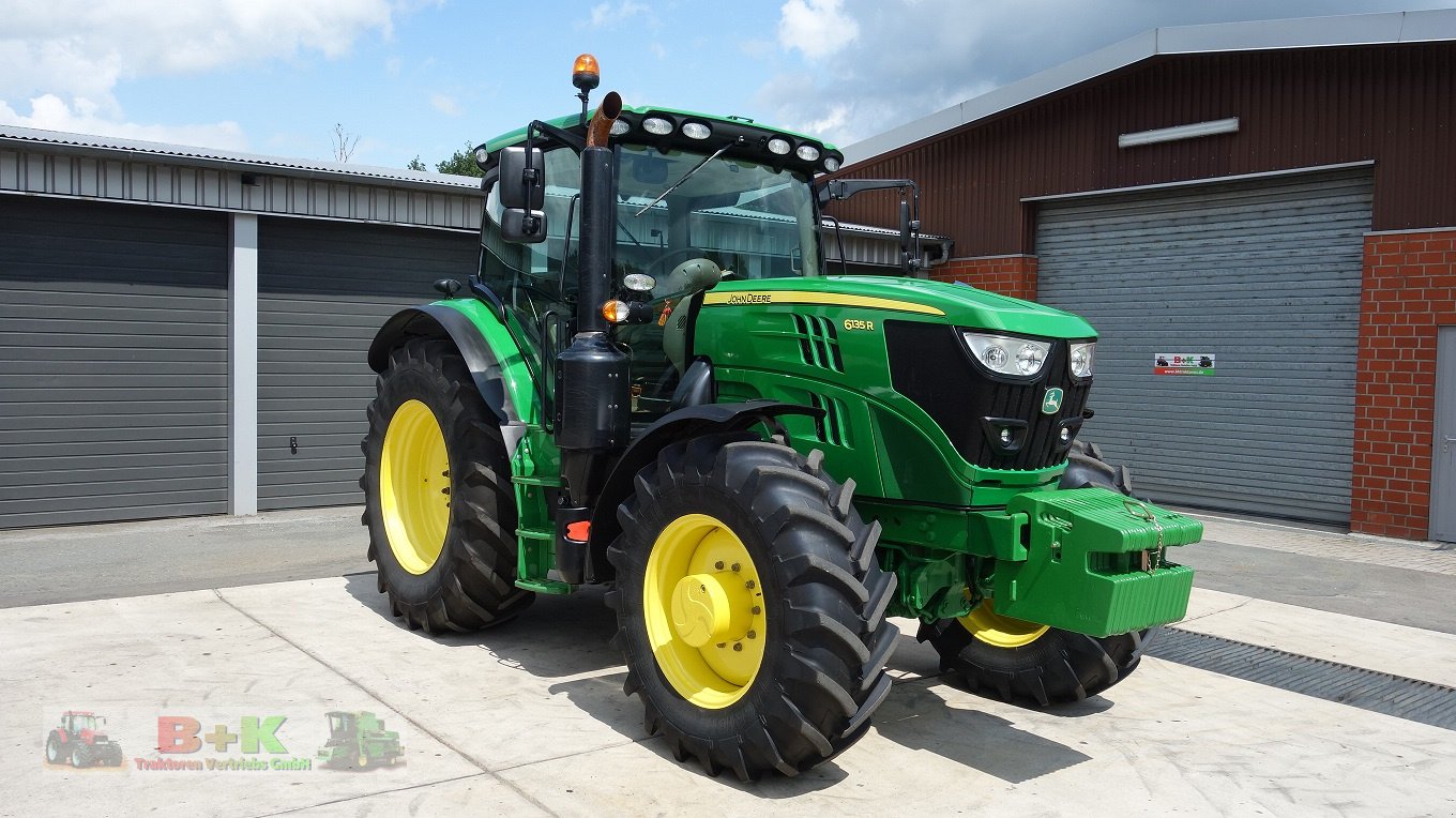 Traktor tipa John Deere 6135 R, Gebrauchtmaschine u Kettenkamp (Slika 3)