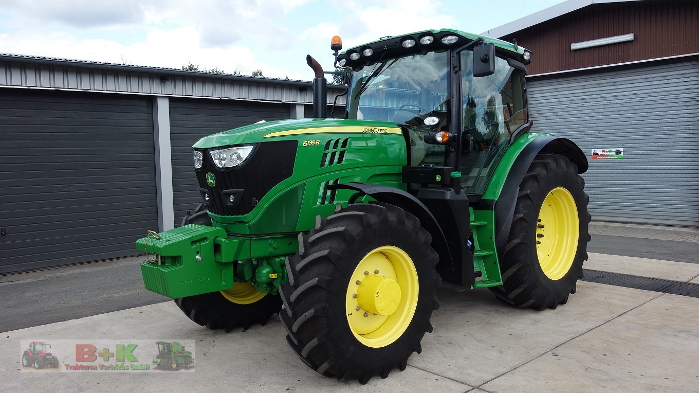 Traktor tipa John Deere 6135 R, Gebrauchtmaschine u Kettenkamp (Slika 1)