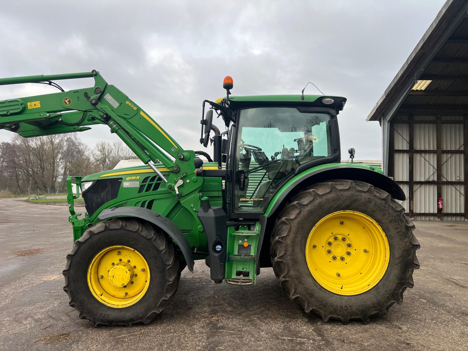 Traktor Türe ait John Deere 6135 R, Gebrauchtmaschine içinde Stieten (resim 1)