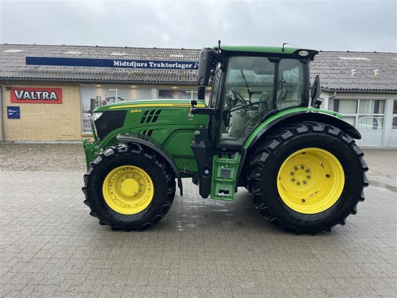 Traktor типа John Deere 6135R Frontlift + PTO, Gebrauchtmaschine в Nimtofte