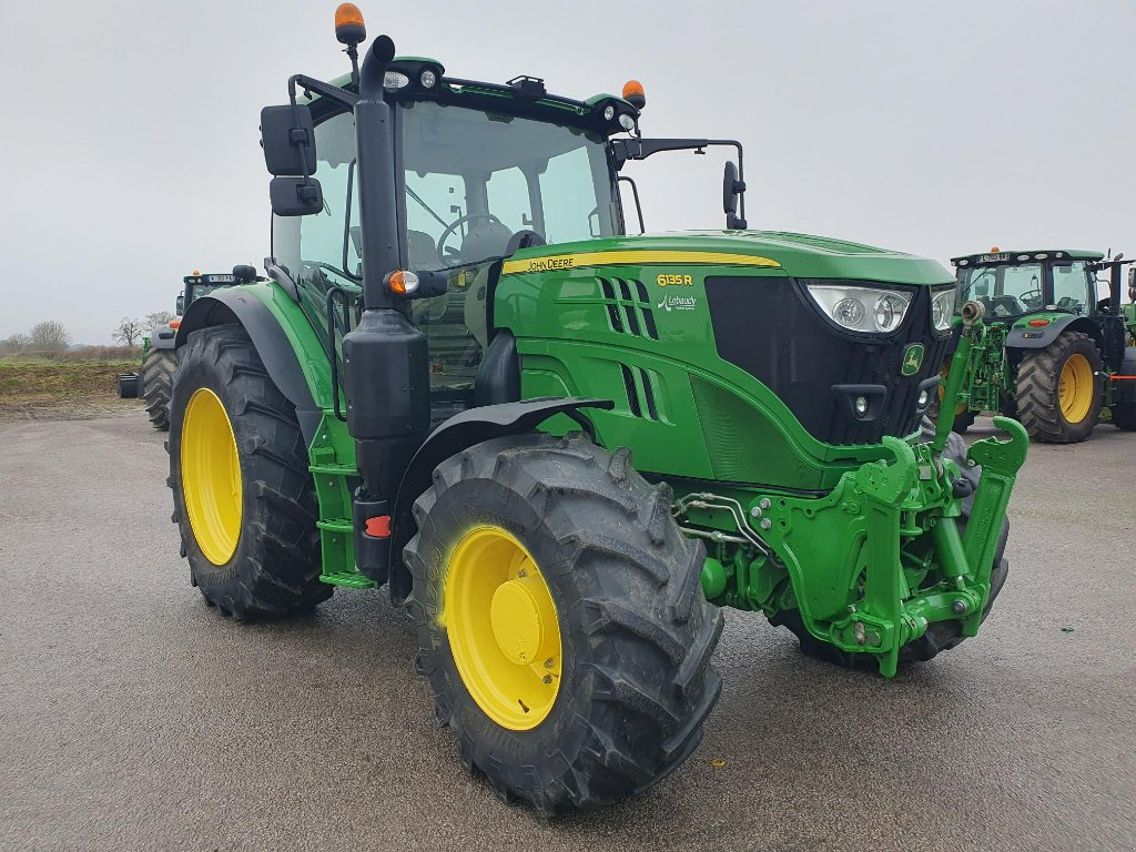 Traktor des Typs John Deere 6135R, Gebrauchtmaschine in DOMFRONT (Bild 1)