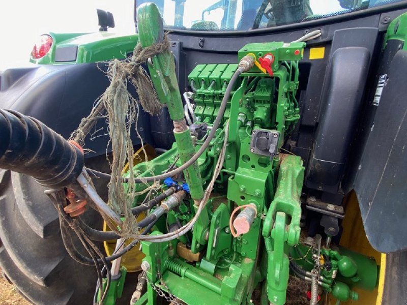 Traktor des Typs John Deere 6135R, Gebrauchtmaschine in LE PONT CHRETIEN (Bild 6)