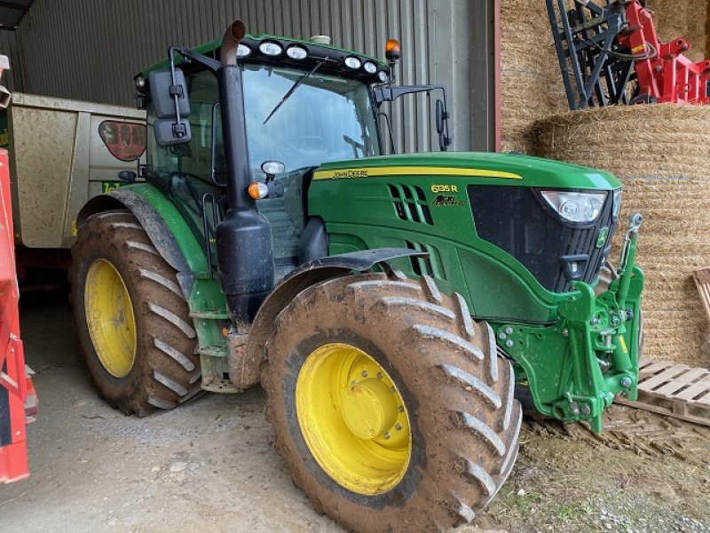 Traktor типа John Deere 6135R, Gebrauchtmaschine в LE PONT CHRETIEN (Фотография 1)