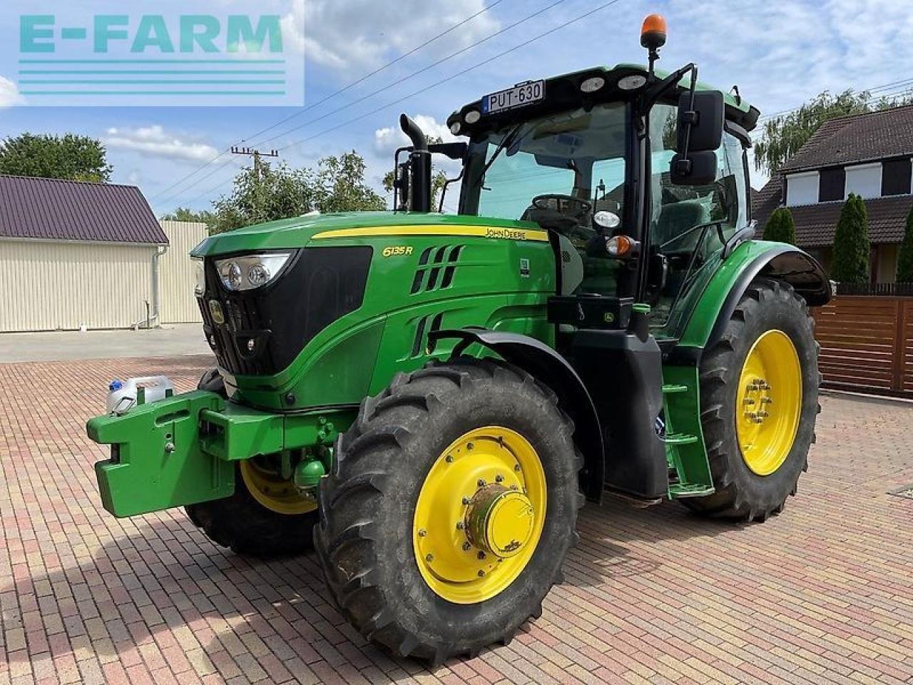 Traktor van het type John Deere 6135r, Gebrauchtmaschine in SZEGED (Foto 1)