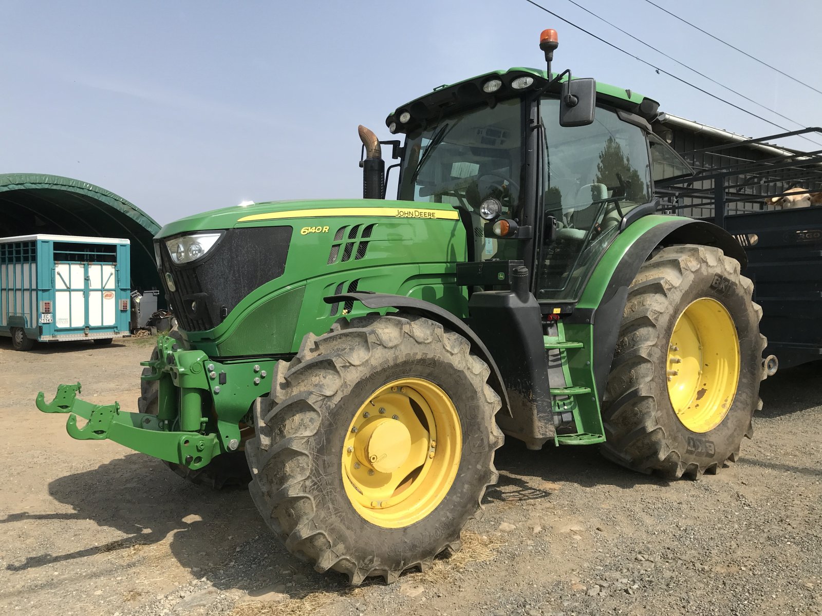 Traktor typu John Deere 6140 R, Gebrauchtmaschine w UZERCHE (Zdjęcie 1)