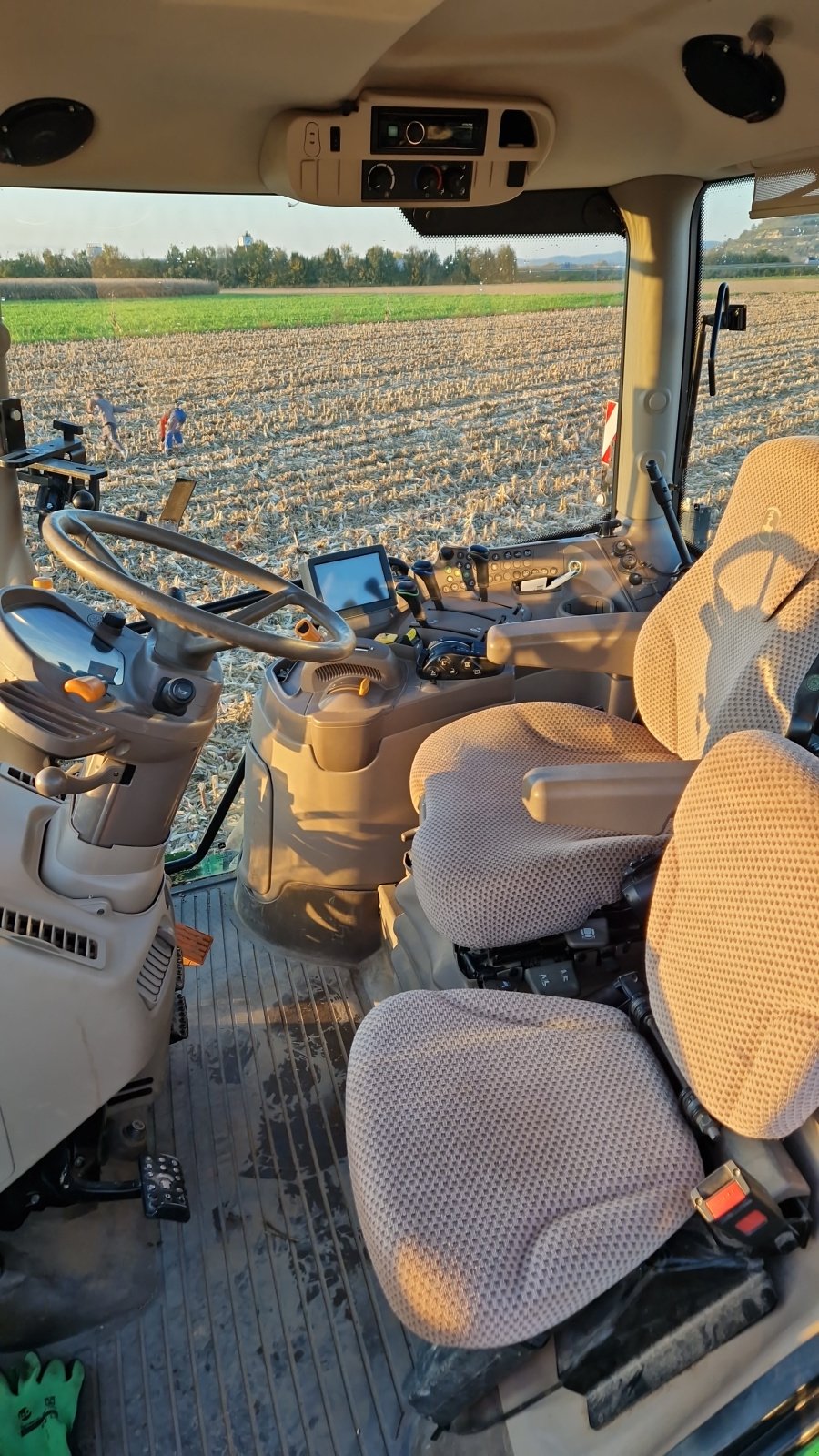 Traktor van het type John Deere 6140 R, Gebrauchtmaschine in Bad Krozingen (Foto 3)