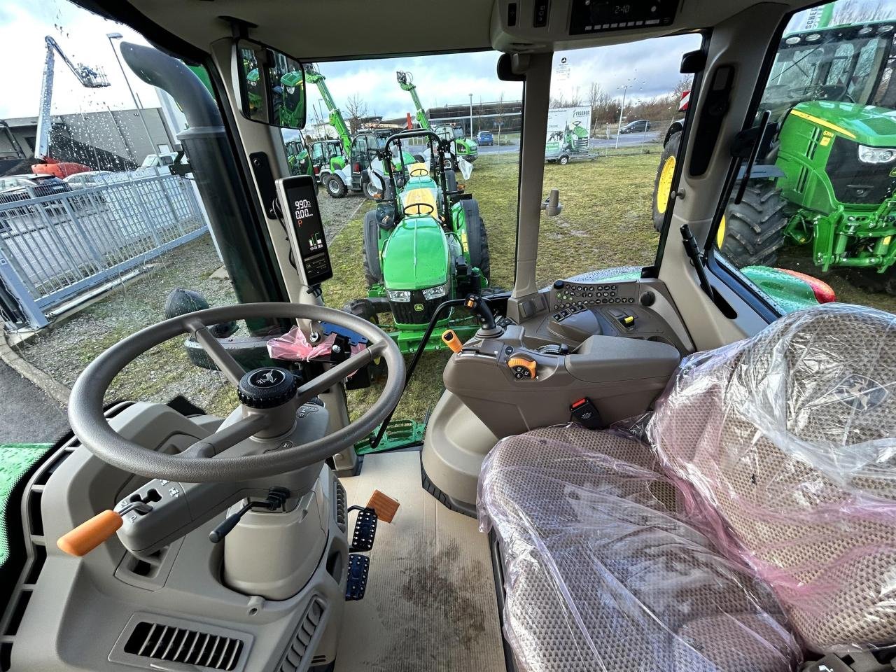 Traktor van het type John Deere 6140M Autopowr, Vorführmaschine in Niederkirchen (Foto 6)