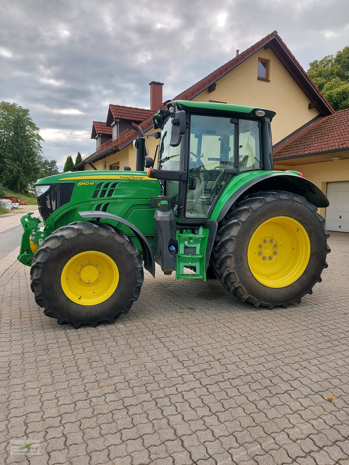 Traktor типа John Deere 6140M, Gebrauchtmaschine в Pegnitz-Bronn (Фотография 1)