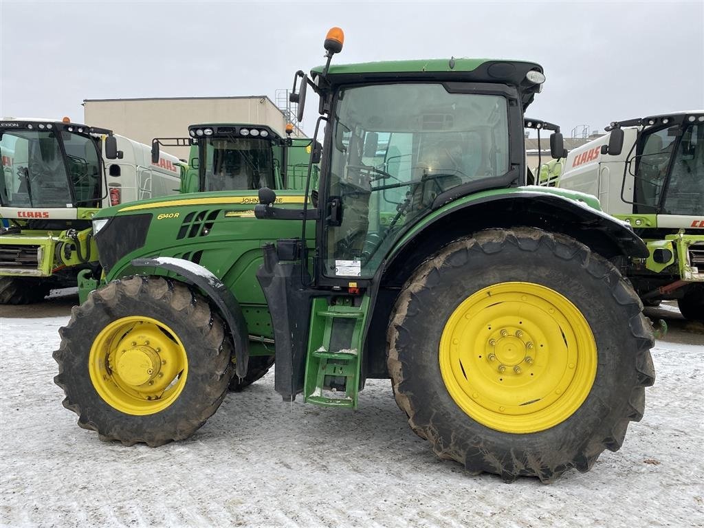 Traktor del tipo John Deere 6140R Front lift. Command Center 3 monitor. Klar til auto steer.  Mange paa lager. Ring til Ulrik 0045-40255544, Gebrauchtmaschine In Kolding (Immagine 5)